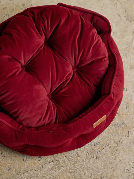 Joules Chesterfield Pet Bed Burgundy